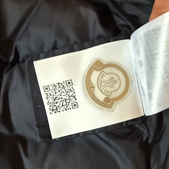 Moncler Dark Blue Puffer Jacket with Detachable Fur Trim Hood 4T Authentic - Picture 8 of 9